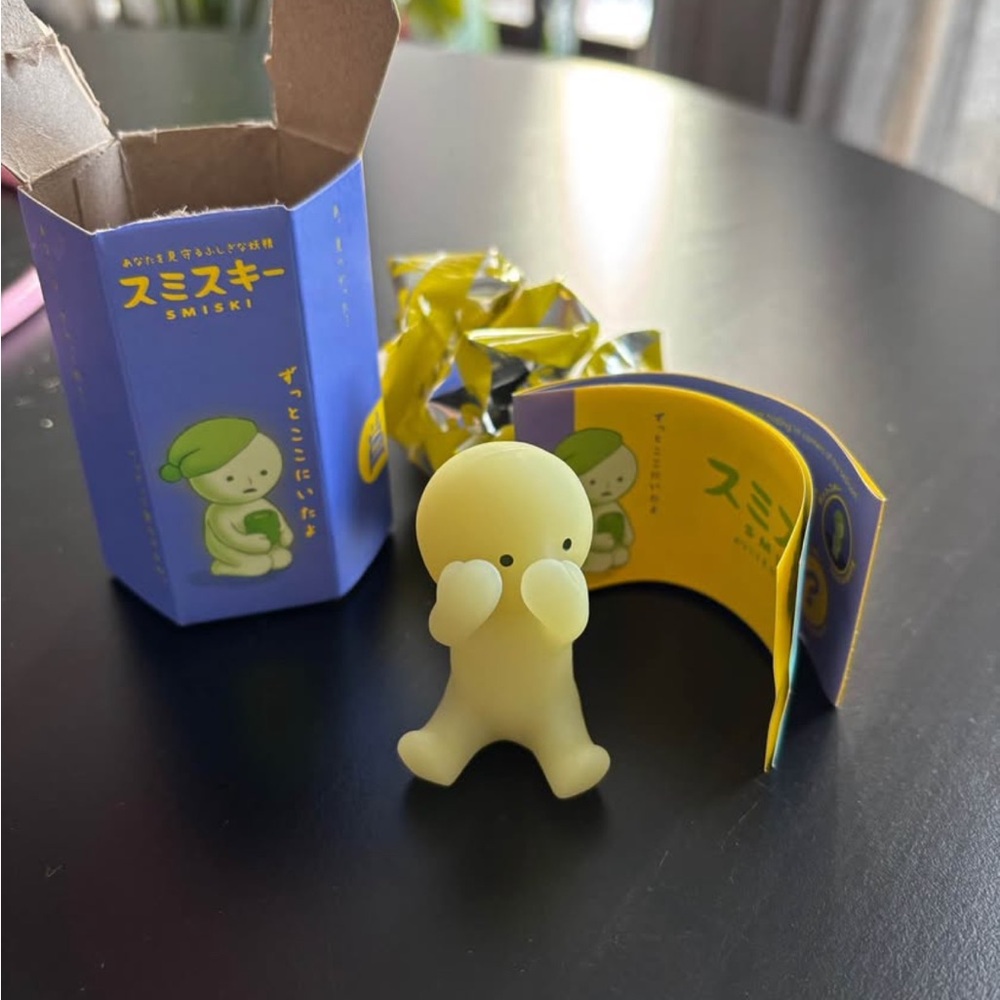 [NEW] Smiski Bedtime Crying Glow-in-the-Dark Figurine